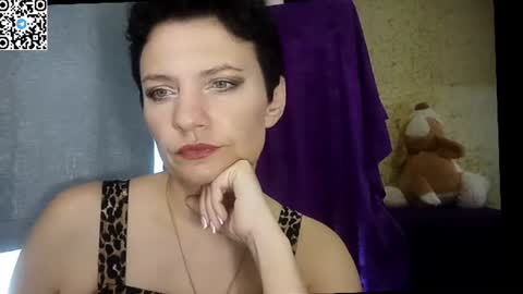 Snapshot of hotmamaqueen234 chatting on June 15, 7:21 am hotmamaqueen234 online show from June 15, 7:21 am