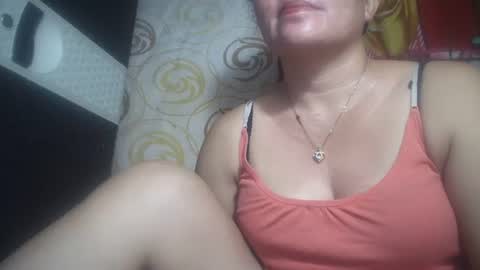 Snapshot of hotmatureladyxxx chatting on November 15, 9:43 pm hotmatureladyxxx online show from November 15, 9:43 pm