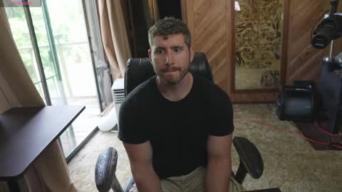 Snapshot of hotmuscles6t9 chatting on April 25, 7:22 pm hotmuscles6t9 online show from April 25, 7:22 pm