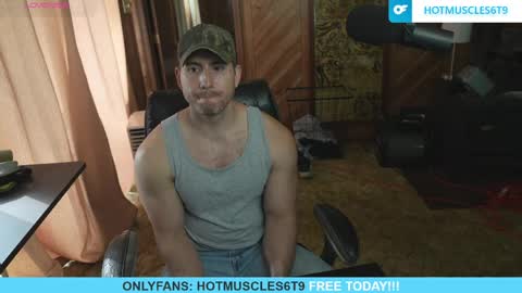Snapshot of hotmuscles6t9 chatting on April 27, 2:37 pm hotmuscles6t9 online show from April 27, 2:37 pm