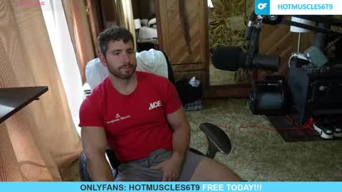 Snapshot of hotmuscles6t9 chatting on May 14, 3:30 pm hotmuscles6t9 online show from May 14, 3:30 pm
