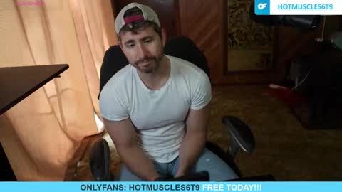 Snapshot of hotmuscles6t9 chatting on May 27, 2:25 pm hotmuscles6t9 online show from May 27, 2:25 pm