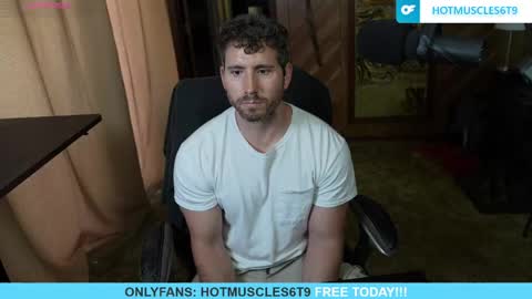 Snapshot of hotmuscles6t9 chatting on May 31, 7:04 pm hotmuscles6t9 online show from May 31, 7:04 pm