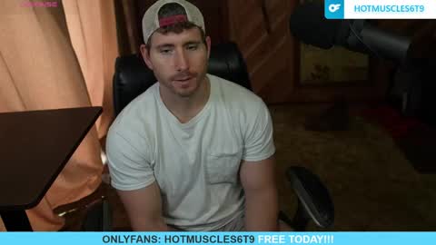 Snapshot of hotmuscles6t9 chatting on June 4, 2:34 pm hotmuscles6t9 online show from June 4, 2:34 pm