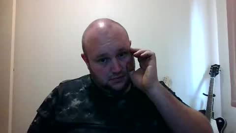 Snapshot of hotrodder323 chatting on January 27, 12:22 am hotrodder323 online show from January 27, 12:22 am