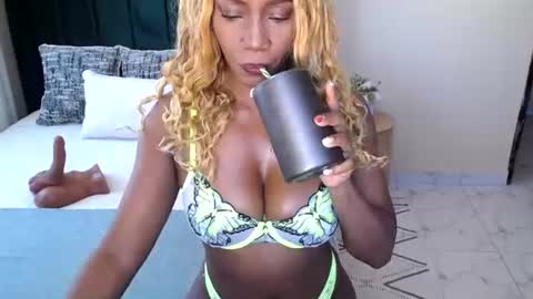 Snapshot of hotshyfreakylady chatting on June 21, 11:57 am Sahara online show from June 21, 11:57 am