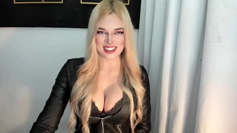 STELLA online show from October 12, 9:36 pm