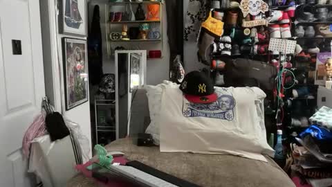 hotstuff775616 online show from February 18, 2:40 am