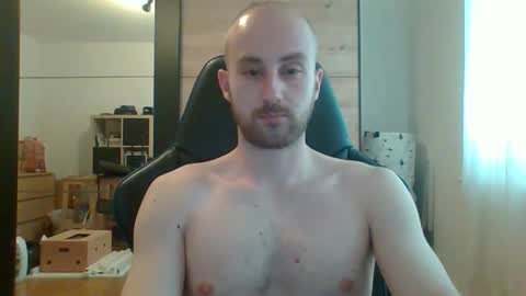 Snapshot of hotswissboy98 chatting on May 20, 1:39 pm hotswissboy98 online show from May 20, 1:39 pm