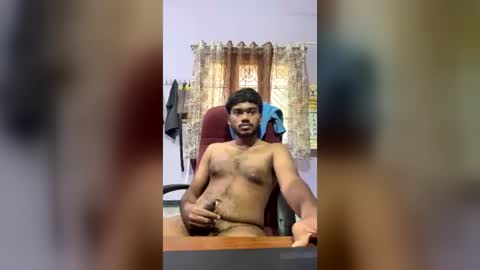 Snapshot of hottamilguy01 chatting on July 2, 6:52 am hottamilguy01 online show from July 2, 6:52 am