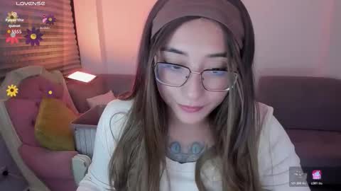 hottbee3645 online show from February 13, 9:33 pm