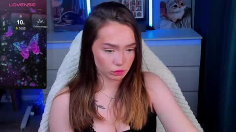 Snapshot of hottease_pvt chatting on April 26, 9:07 am hello Im Eva online show from April 26, 9:07 am