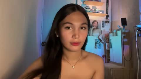 Snapshot of hottie_amari chatting on April 5, 12:57 pm Amari online show from April 5, 12:57 pm