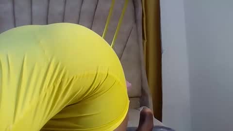 Snapshot of hottie_mammy chatting on April 30, 9:19 pm hottie_mammy online show from April 30, 9:19 pm
