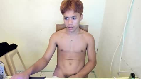 Snapshot of hottie_migs chatting on May 5, 5:10 pm hottie_migs online show from May 5, 5:10 pm