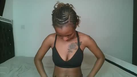Snapshot of hottie_mistie chatting on April 15, 9:15 pm hottie_mistie online show from April 15, 9:15 pm