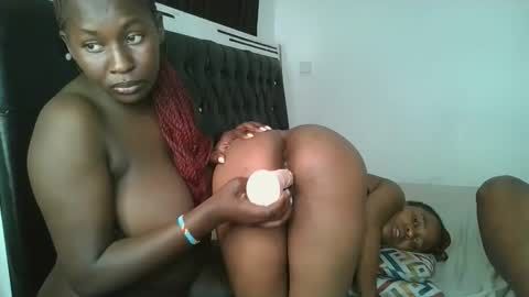 Snapshot of hottie_mistie chatting on May 8, 11:43 pm hottie_mistie online show from May 8, 11:43 pm