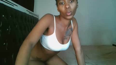 Snapshot of hottie_mistie chatting on May 19, 6:36 pm hottie_mistie online show from May 19, 6:36 pm