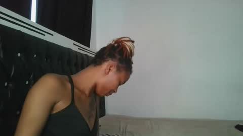 Snapshot of hottie_mistie chatting on May 21, 7:04 am hottie_mistie online show from May 21, 7:04 am