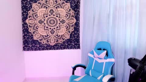 Snapshot of hottie_veronica chatting on February 10, 5:19 pm Veronica independent model online show from February 10, 5:19 pm