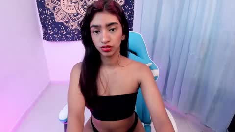 Snapshot of hottie_veronica chatting on March 1, 12:23 pm Veronica independent model online show from March 1, 12:23 pm