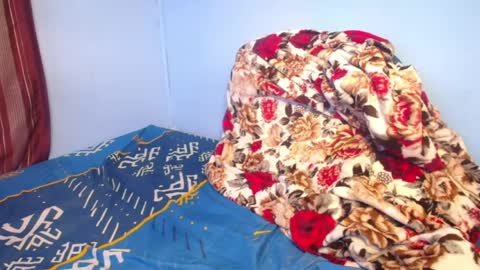 independent Model online show from April 22, 7:00 am