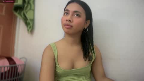 N I C A online show from April 21, 3:17 pm