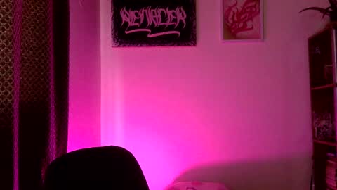 Snapshot of hottietat4u chatting on February 14, 3:58 pm Tat  online show from February 14, 3:58 pm