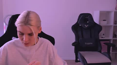 Nessie and Jessie online show from February 4, 11:05 am