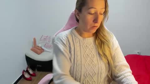 hottychrystal online show from November 28, 1:08 am