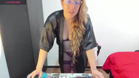 Snapshot of hottychrystal chatting on May 27, 1:19 pm hottychrystal online show from May 27, 1:19 pm