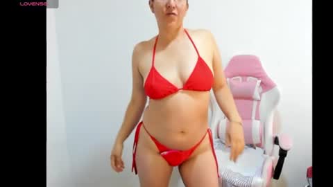 Snapshot of hottychrystal chatting on June 27, 12:22 pm hottychrystal online show from June 27, 12:22 pm