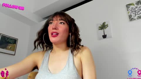 Snapshot of hottycrishinaxx chatting on December 5, 10:55 am crishinahotty online show from December 5, 10:55 am