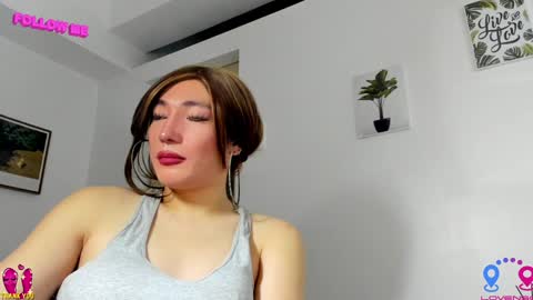 Snapshot of hottycrishinaxx chatting on December 21, 9:33 am crishinahotty online show from December 21, 9:33 am