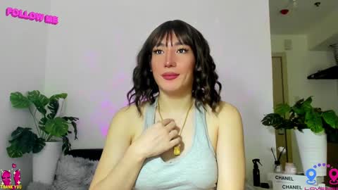 Snapshot of hottycrishinaxx chatting on February 23, 6:07 am crishinahotty online show from February 23, 6:07 am