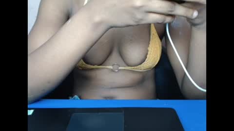 Snapshot of hotxxebony chatting on April 4, 11:57 pm hotxxebony online show from April 4, 11:57 pm