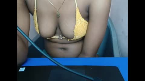 Snapshot of hotxxebony chatting on April 28, 2:27 am hotxxebony online show from April 28, 2:27 am