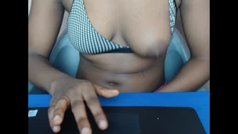 Snapshot of hotxxebony chatting on May 4, 8:27 pm hotxxebony online show from May 4, 8:27 pm