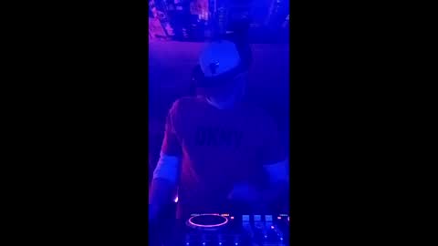 Snapshot of houseofstyle chatting on March 27, 10:59 am SeanPatrick online show from March 27, 10:59 am