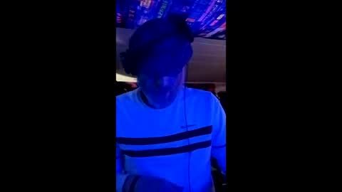 Snapshot of houseofstyle chatting on April 5, 6:21 am SeanPatrick online show from April 5, 6:21 am