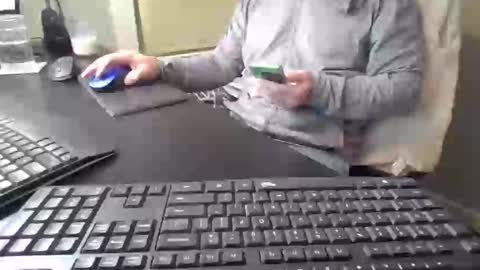 Snapshot of hoverday chatting on February 3, 5:05 am hoverday online show from February 3, 5:05 am