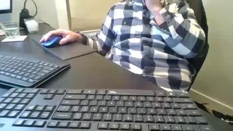 Snapshot of hoverday chatting on February 5, 4:06 am hoverday online show from February 5, 4:06 am