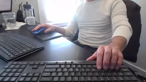 Snapshot of hoverday chatting on February 5, 5:39 pm hoverday online show from February 5, 5:39 pm