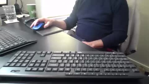 Snapshot of hoverday chatting on February 6, 2:09 pm hoverday online show from February 6, 2:09 pm