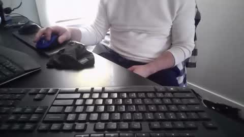 Snapshot of hoverday chatting on February 8, 1:47 pm hoverday online show from February 8, 1:47 pm