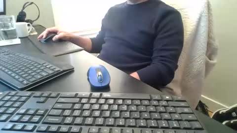 Snapshot of hoverday chatting on February 12, 7:20 pm hoverday online show from February 12, 7:20 pm