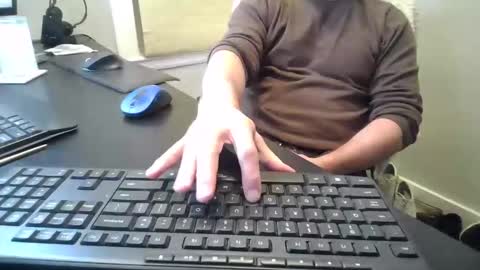 Snapshot of hoverday chatting on February 24, 4:43 am hoverday online show from February 24, 4:43 am