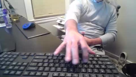 Snapshot of hoverday chatting on May 25, 1:22 am hoverday online show from May 25, 1:22 am