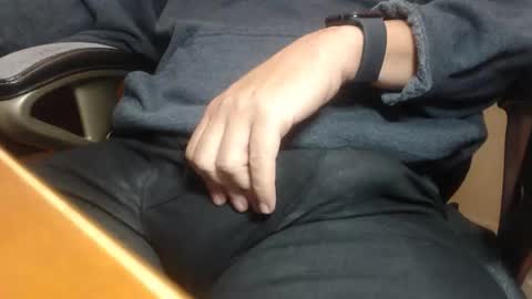 Howard817 online show from March 28, 5:34 pm