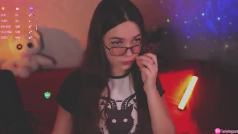 Mia online show from October 22, 4:51 pm